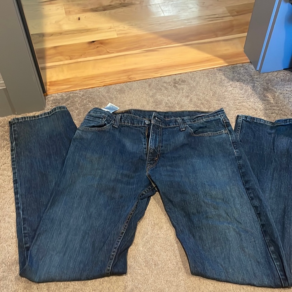 Mens Levi’s 514 size 36x34 dark wash jeans.
